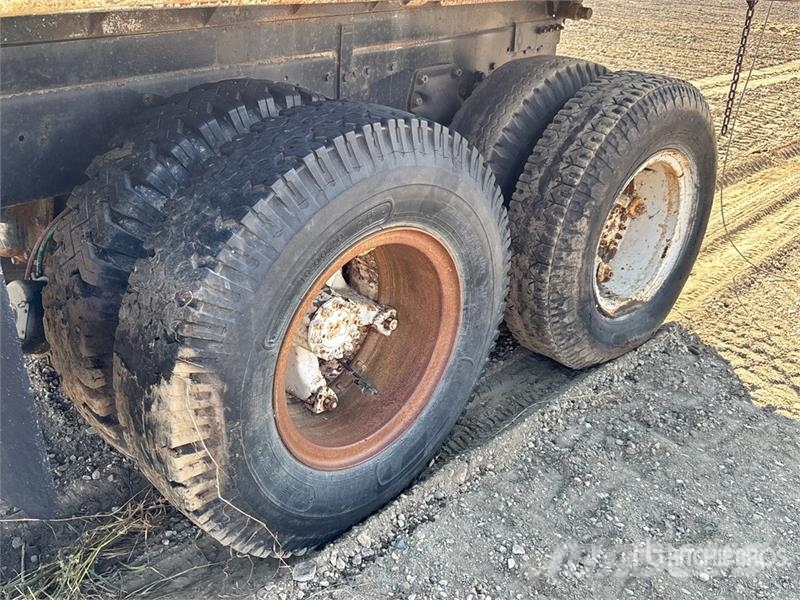  Custom Built T/A 14 ft Off-Road End Dump Trailer شاحنات أخرى