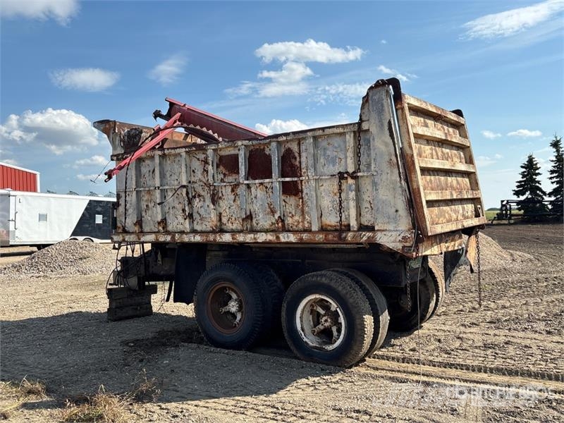  Custom Built T/A 14 ft Off-Road End Dump Trailer شاحنات أخرى