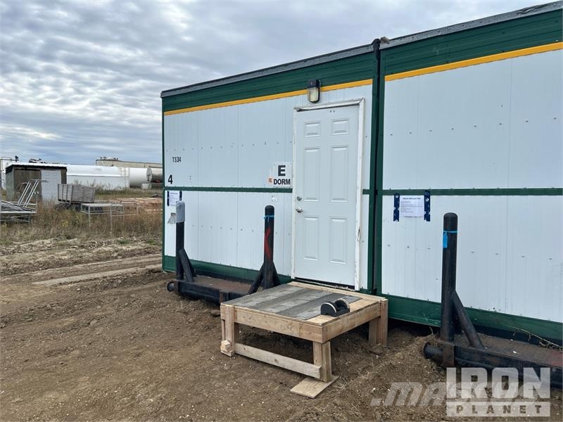 Custom Structures 60 ft x 12 ft 8 Person Skid-Moun Bivalni kontejnerji