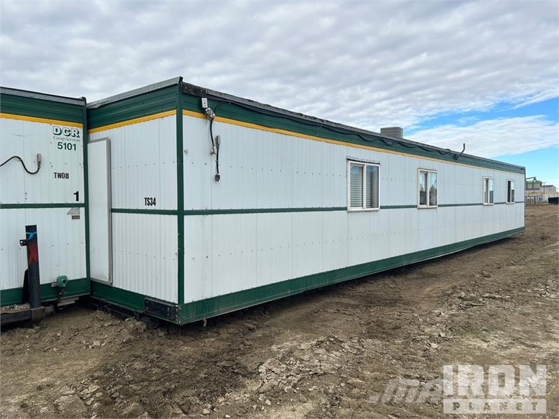 Custom Structures 60 ft x 12 ft 8 Person Skid-Moun Bivalni kontejnerji