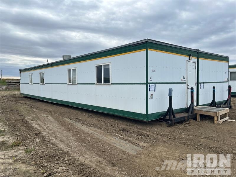 Custom Structures 60 ft x 12 ft 8 Person Skid-Moun Bivalni kontejnerji