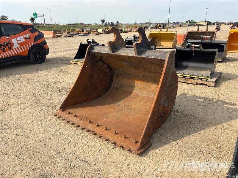 DaeQuip 60 in Q/C Cleanup Excavator Bucket - Fits XCMG XE2 Cucharones