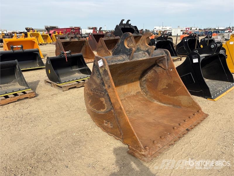 DaeQuip 60 in Q/C Cleanup Excavator Bucket - Fits XCMG XE2 Cucharones