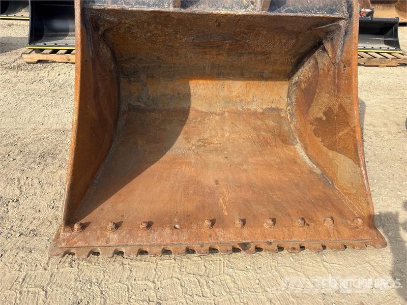 DaeQuip 60 in Q/C Cleanup Excavator Bucket - Fits XCMG XE2 Cucharones