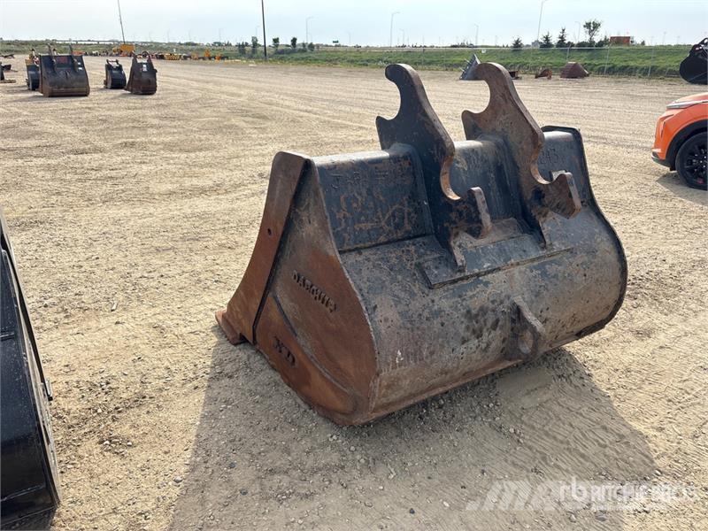 DaeQuip 60 in Q/C Cleanup Excavator Bucket - Fits XCMG XE2 Cucharones