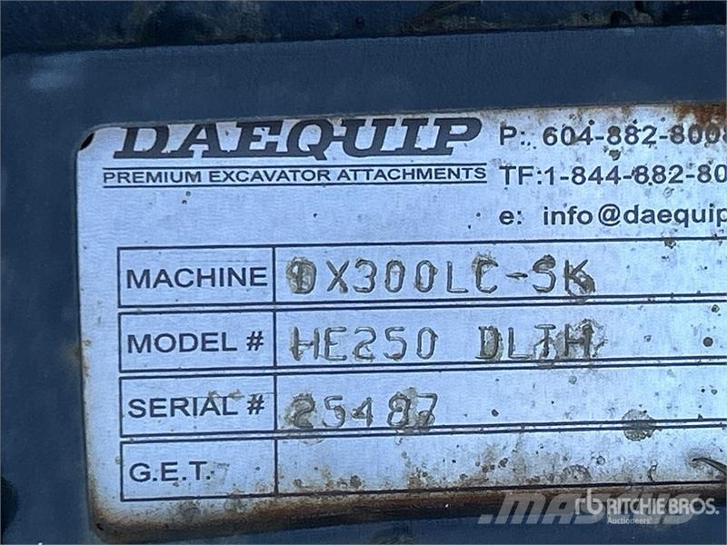 DaeQuip HE250 60 in Hydraulic Excavator Thumb 挖斗
