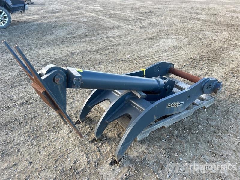 DaeQuip HE250 60 in Hydraulic Excavator Thumb 挖斗