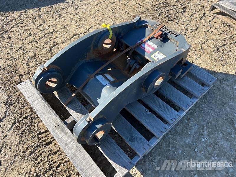 DaeQuip HE250 HE250HYDQCWBM 20.5 in Excavator Thumb 挖斗