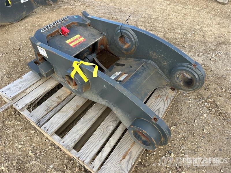 DaeQuip HE400 23.5 in Excavator Coupler 快速连接器