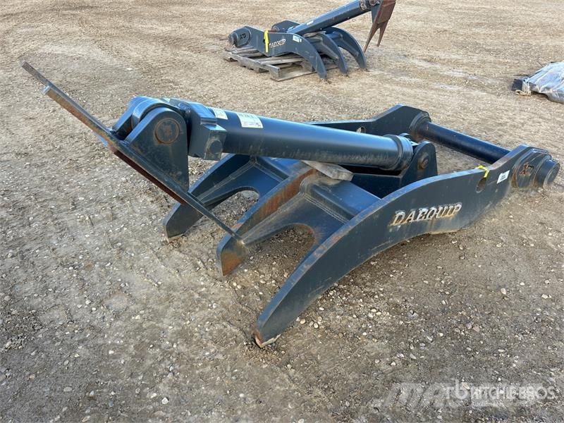 DaeQuip HE400 80 in Hydraulic Excavator Thumb 挖斗