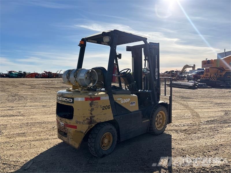 Daewoo G30P-3 5050 lb Pneumatic Tire Forklift شاحنات ذات رافعات شوكية - أخرى