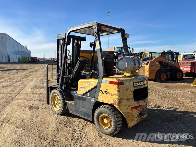 Daewoo G30P-3 5050 lb Pneumatic Tire Forklift شاحنات ذات رافعات شوكية - أخرى