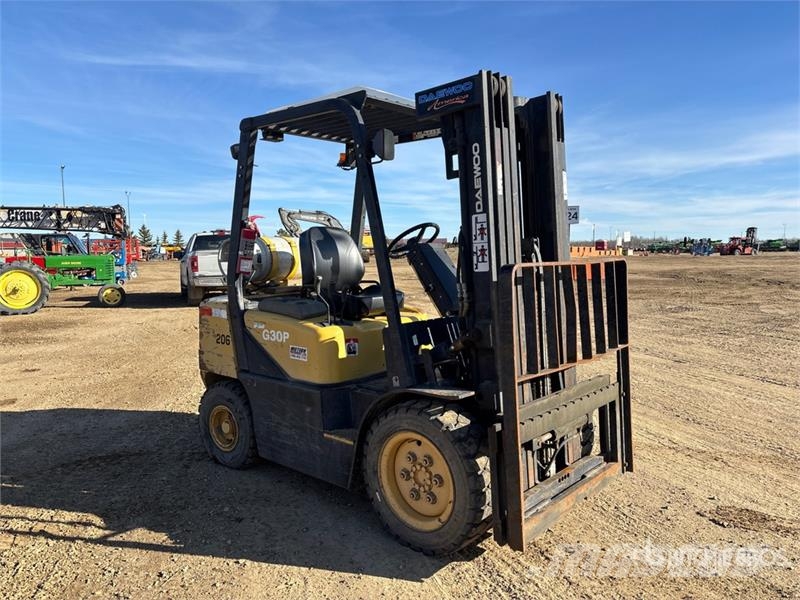 Daewoo G30P-3 5050 lb Pneumatic Tire Forklift شاحنات ذات رافعات شوكية - أخرى
