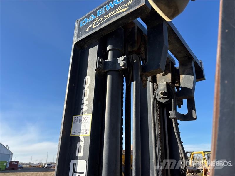 Daewoo G30P-3 5050 lb Pneumatic Tire Forklift شاحنات ذات رافعات شوكية - أخرى