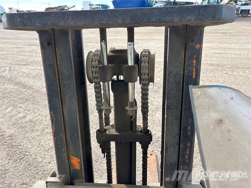 Datsun CPP02 4500 lb Cushion Tire Forklift Otras carretillas elevadoras