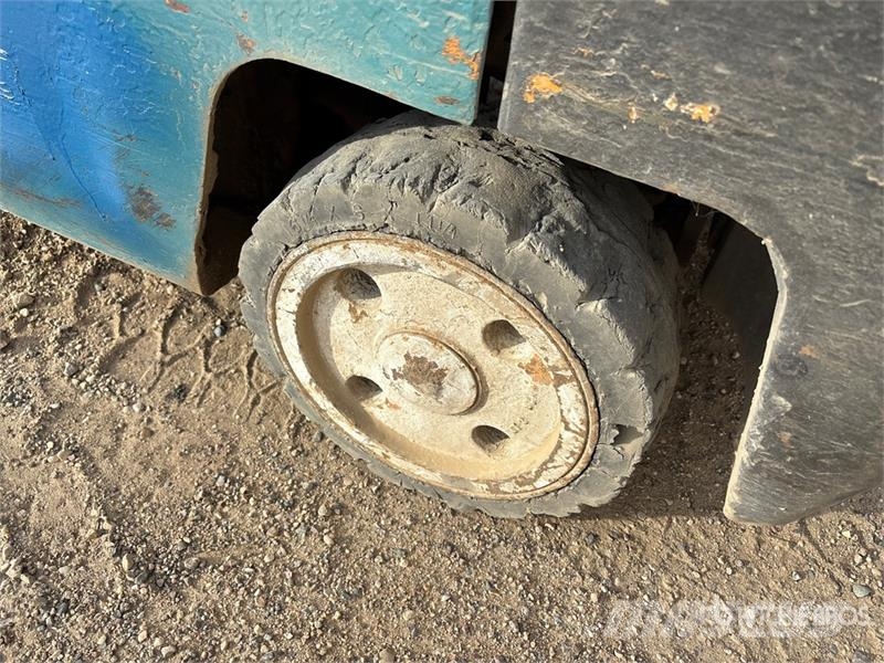 Datsun CPP02 4500 lb Cushion Tire Forklift Otras carretillas elevadoras