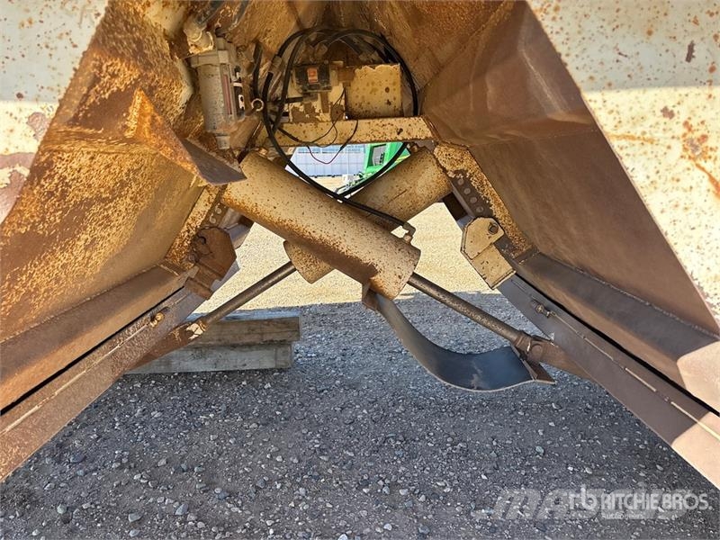 Decap 38 ft Tri/A Belly Dump Trailer Billenő pótkocsik