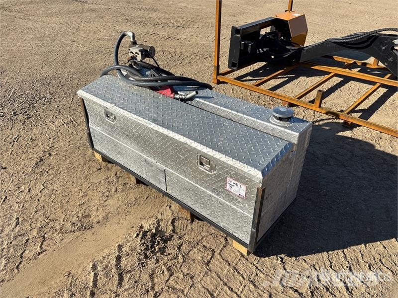  DeeZee Slip Tank / Toolbox معدات النقل - غير ذلك