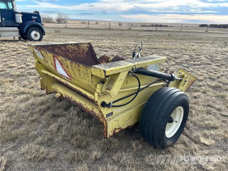 Degelman R570P Fork Type Rock Picker أَدَاةٌ لِجمع الحجارة