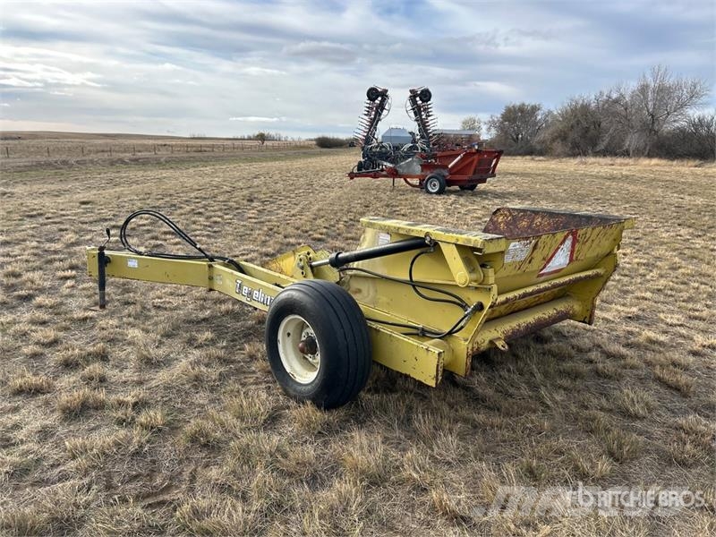 Degelman R570P Fork Type Rock Picker أَدَاةٌ لِجمع الحجارة