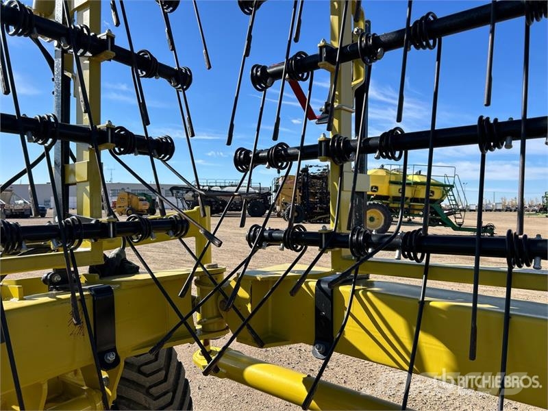 Degelman SM+90-7 90 ft Mid Harrow Gradas