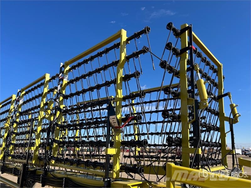 Degelman SM+90-7 90 ft Mid Harrow Gradas