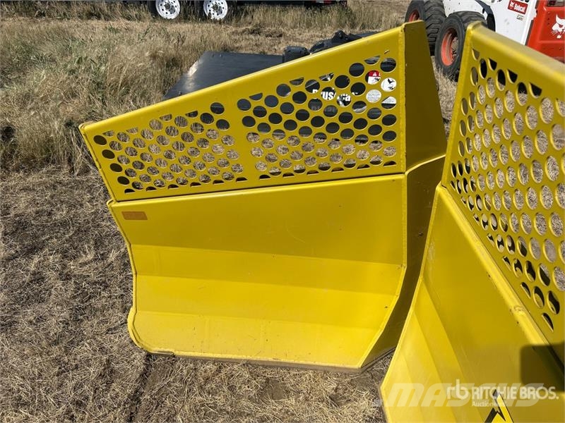Degelman SpeedBlade 144 in Skid Steer Snow Blade Schneeschilde und -pflüge