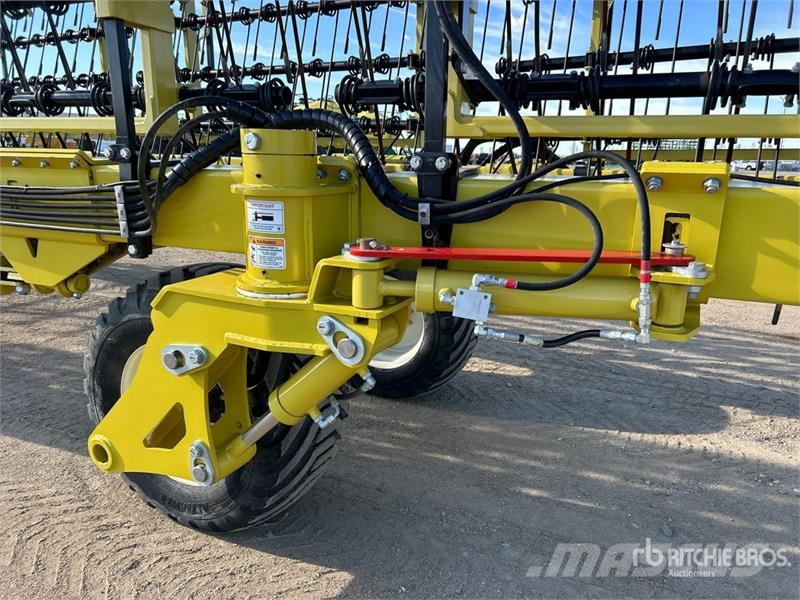 Degelman StrawMaster+ 90-7 90 ft Mid Harrow Ecēšas