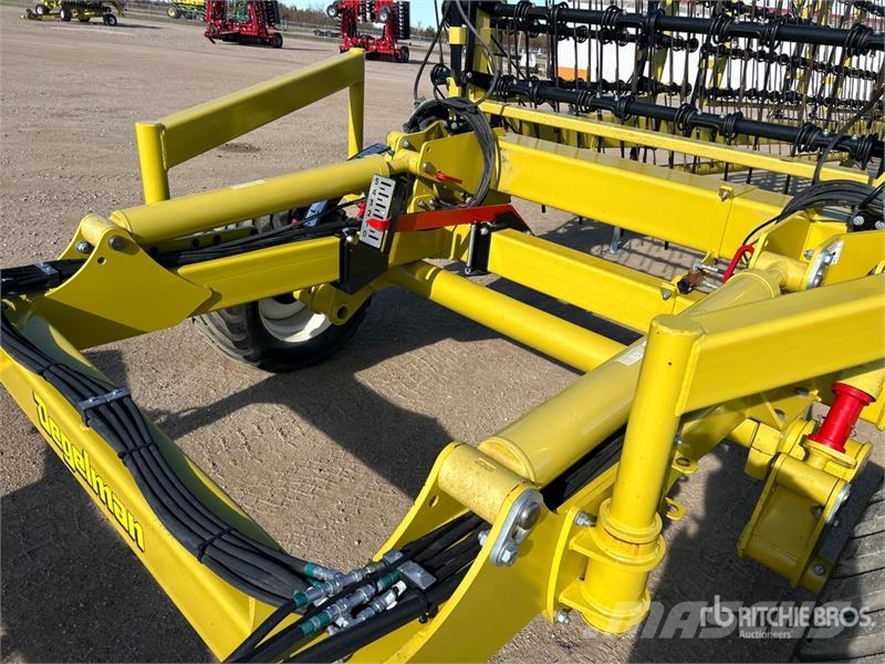 Degelman StrawMaster+ 90-7 90 ft Mid Harrow Ecēšas