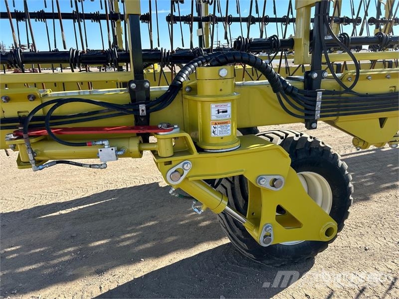 Degelman StrawMaster+ 90-7 90 ft Mid Harrow Ecēšas