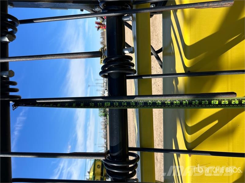 Degelman StrawMaster+ 90-7 90 ft Mid Harrow Ecēšas