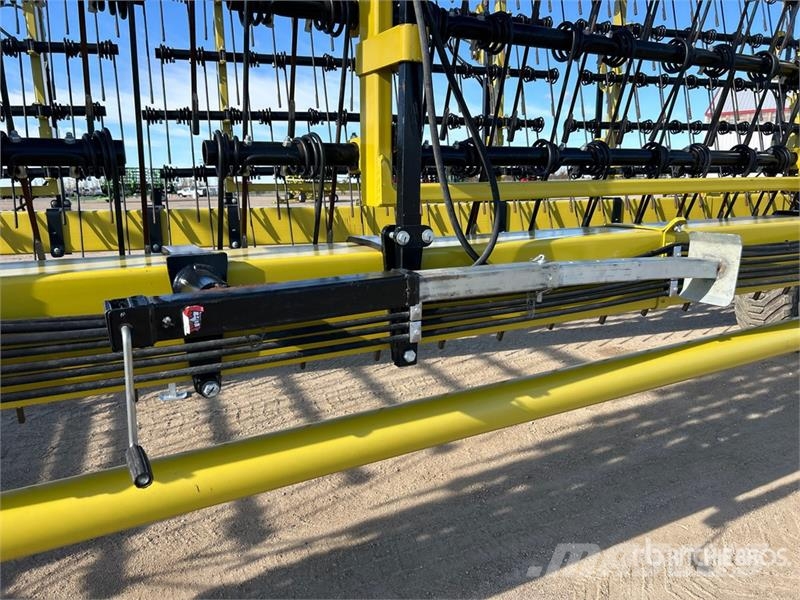 Degelman StrawMaster+ 90-7 90 ft Mid Harrow Ecēšas