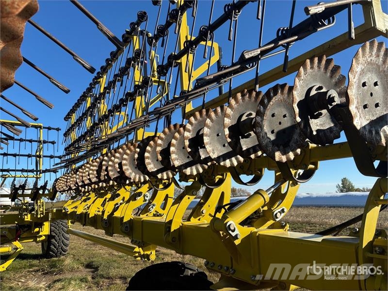 Degelman Strawmaster SMX70 70 ft Heavy Disc-on-Demand 18 in Gradas