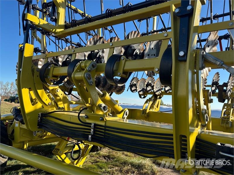 Degelman Strawmaster SMX70 70 ft Heavy Disc-on-Demand 18 in Gradas