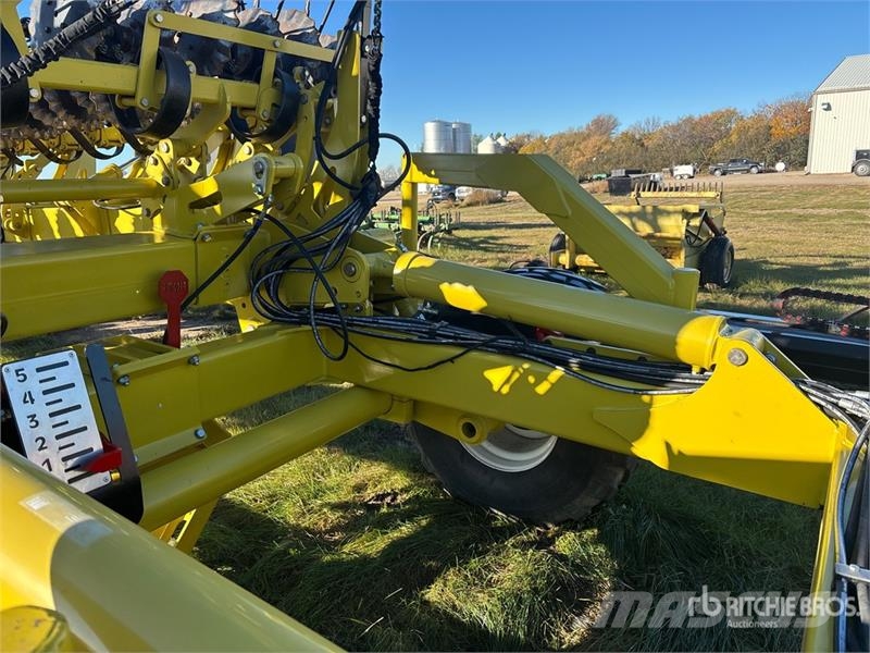 Degelman Strawmaster SMX70 70 ft Heavy Disc-on-Demand 18 in Gradas