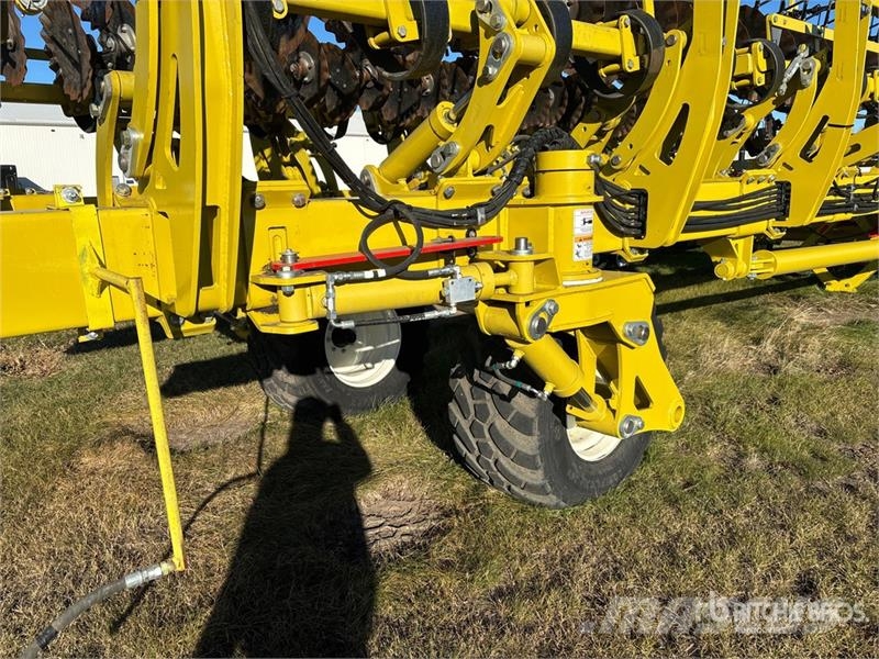 Degelman Strawmaster SMX70 70 ft Heavy Disc-on-Demand 18 in Gradas