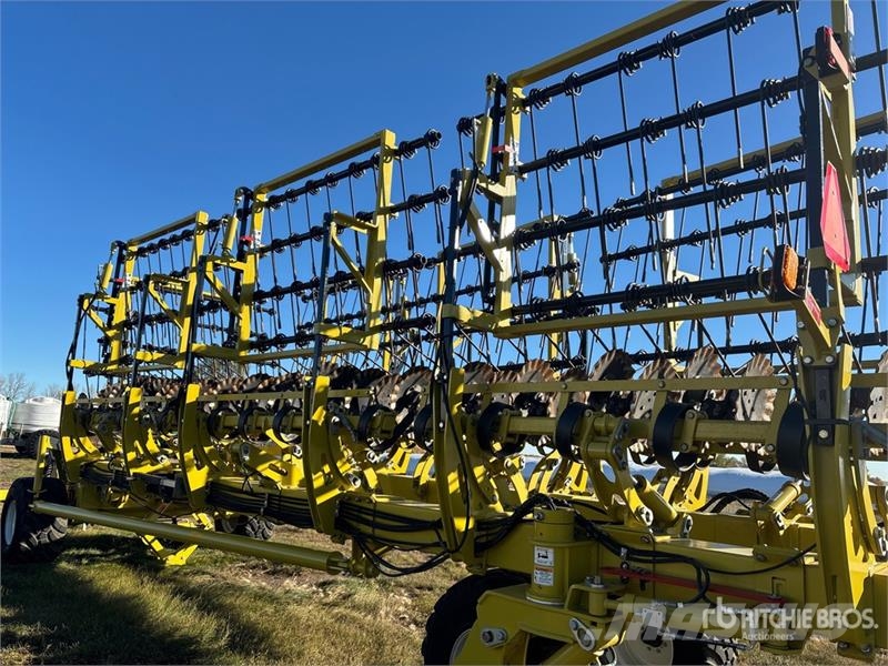 Degelman Strawmaster SMX70 70 ft Heavy Disc-on-Demand 18 in Gradas