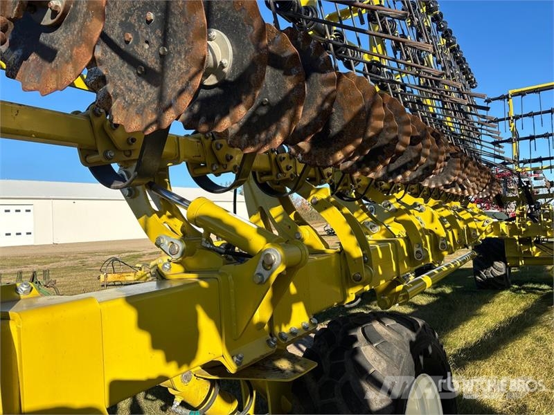 Degelman Strawmaster SMX70 70 ft Heavy Disc-on-Demand 18 in Gradas