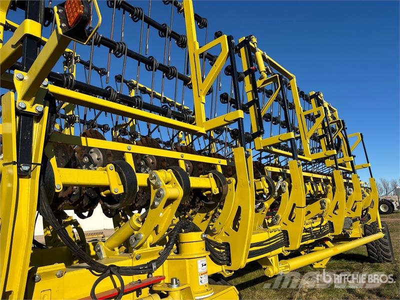 Degelman Strawmaster SMX70 70 ft Heavy Disc-on-Demand 18 in Gradas