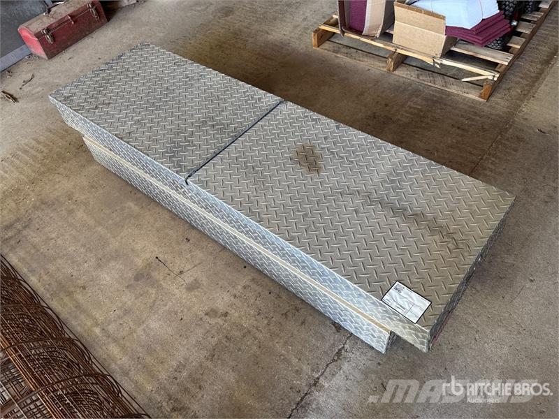 Delta 70 in X 21 in Aluminum Tool Box Costruzioni - Altro
