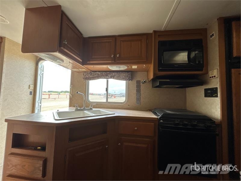 Denali 29 ft T/A Travel Trailer Інші причепи