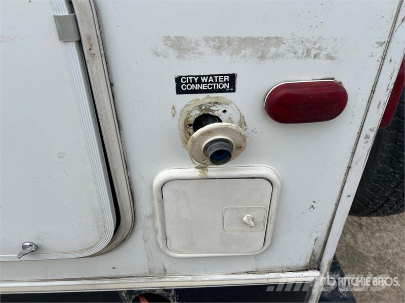 Denali 29 ft T/A Travel Trailer Інші причепи