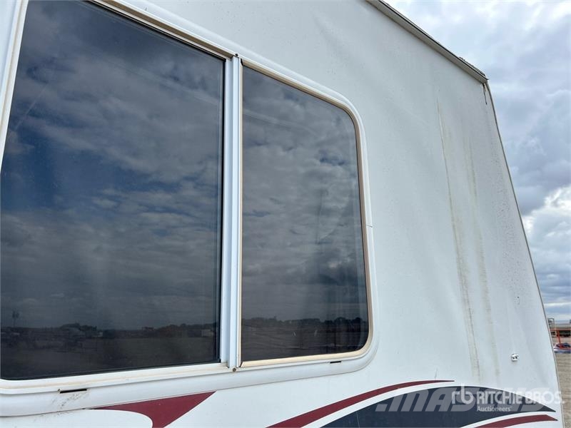 Denali 29 ft T/A Travel Trailer Інші причепи