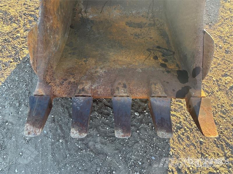 Destec 42 in Q/C Digging Excavator Bucket - Fits Komatsu  Cucharones
