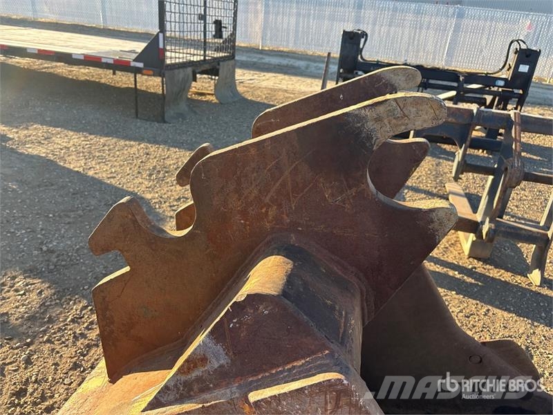 Destec 42 in Q/C Digging Excavator Bucket - Fits Komatsu  Cucharones