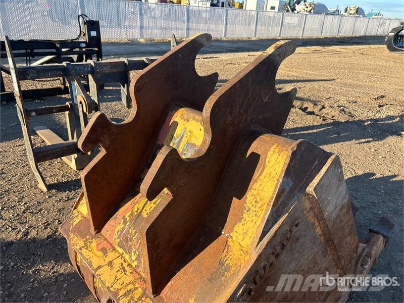 Destec 42 in Q/C Digging Excavator Bucket - Fits Komatsu  Cucharones