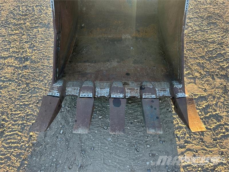 Destec 47 in Q/C Digging Excavator Bucket - Fits Komatsu  Cucharones