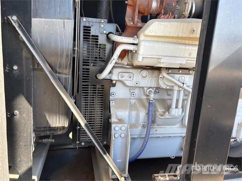Detroit Diesel Diesel 4UA10 225 kW Skid-Mounted Generator  Generadores diésel