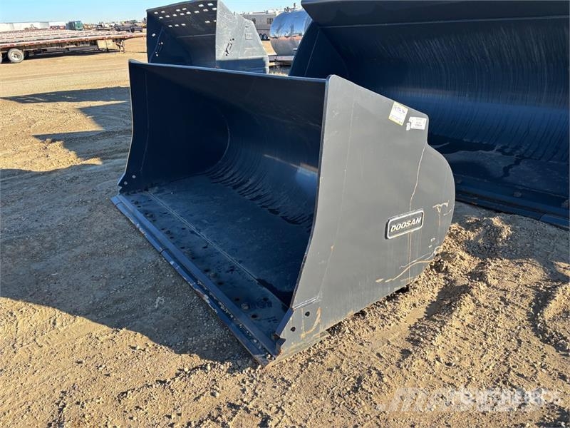 Develon 108 in Clean up 3.75 YD Wheel Loader Bucket Kašike / Korpe