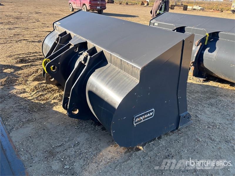 Develon 108 in Clean up 3.75 YD Wheel Loader Bucket Kašike / Korpe